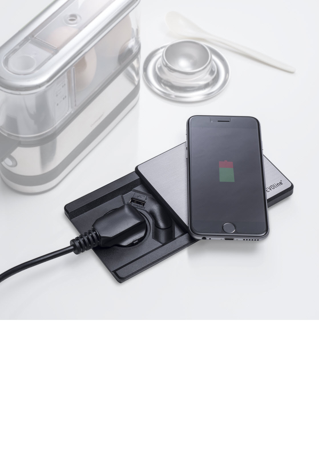 EVOline Square80 phone on Qi-Charger - EVOlineStore